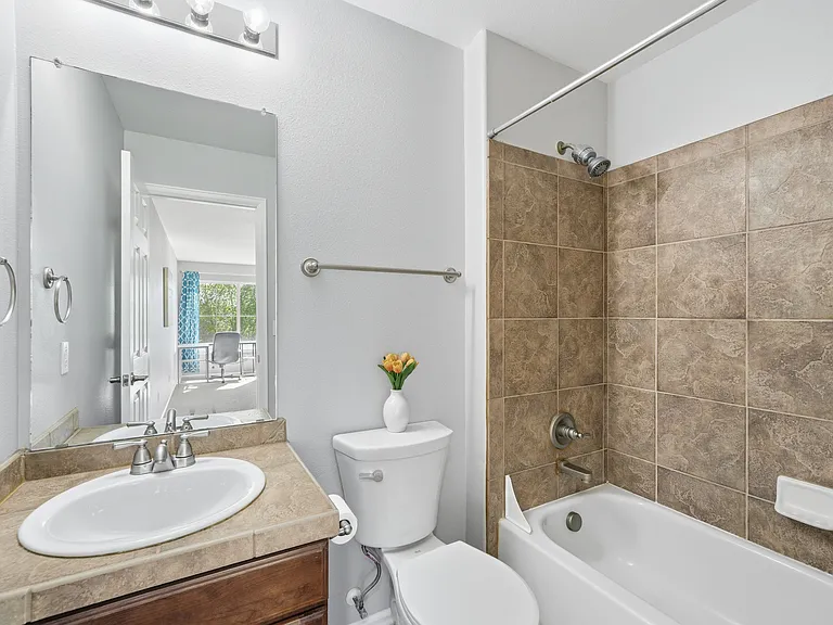 4579 Laurelglen Ln — Photo 10