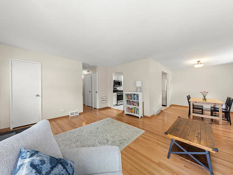 221 S Linden Ave — Photo 3