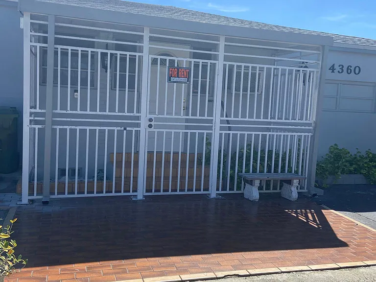 4360 SW 2nd Ter — Photo 5