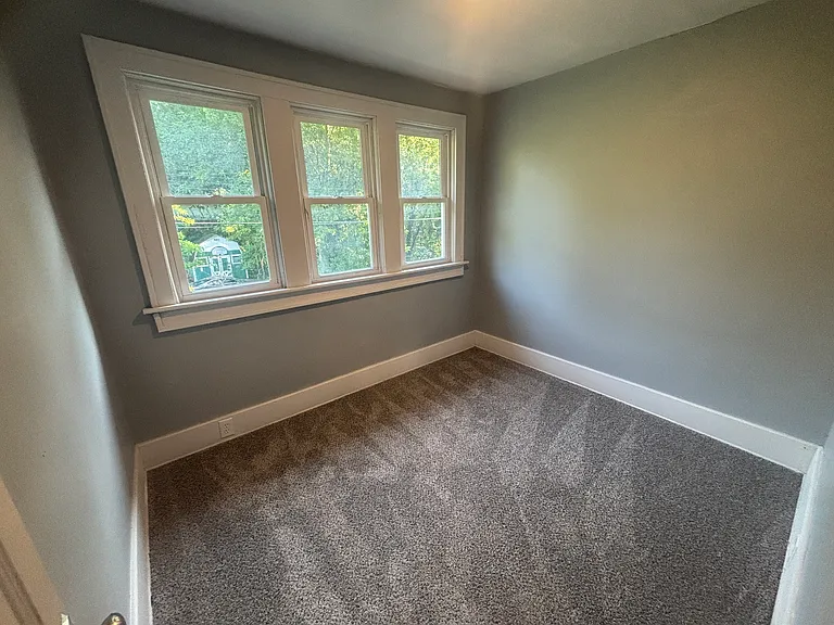 347 E Voris St — Photo 8