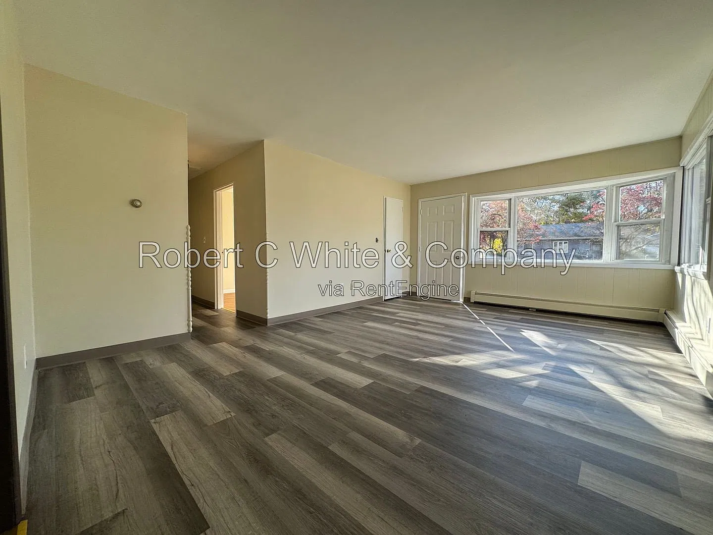 3 bed, 1.0 bath, 972 sqft, $2,340 — Photo 2