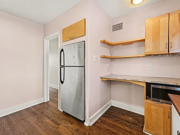 1058 Jasmine St — Photo 4