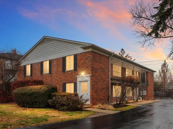 1 bed, 1.0 bath, 670 sqft, $1,225, 2567 E Maple Rd APT 5, Birmingham, MI 48009