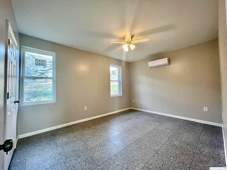 555 Green Lake Rd — Photo 8