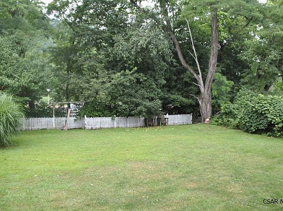 3rd image of 528 Lake St