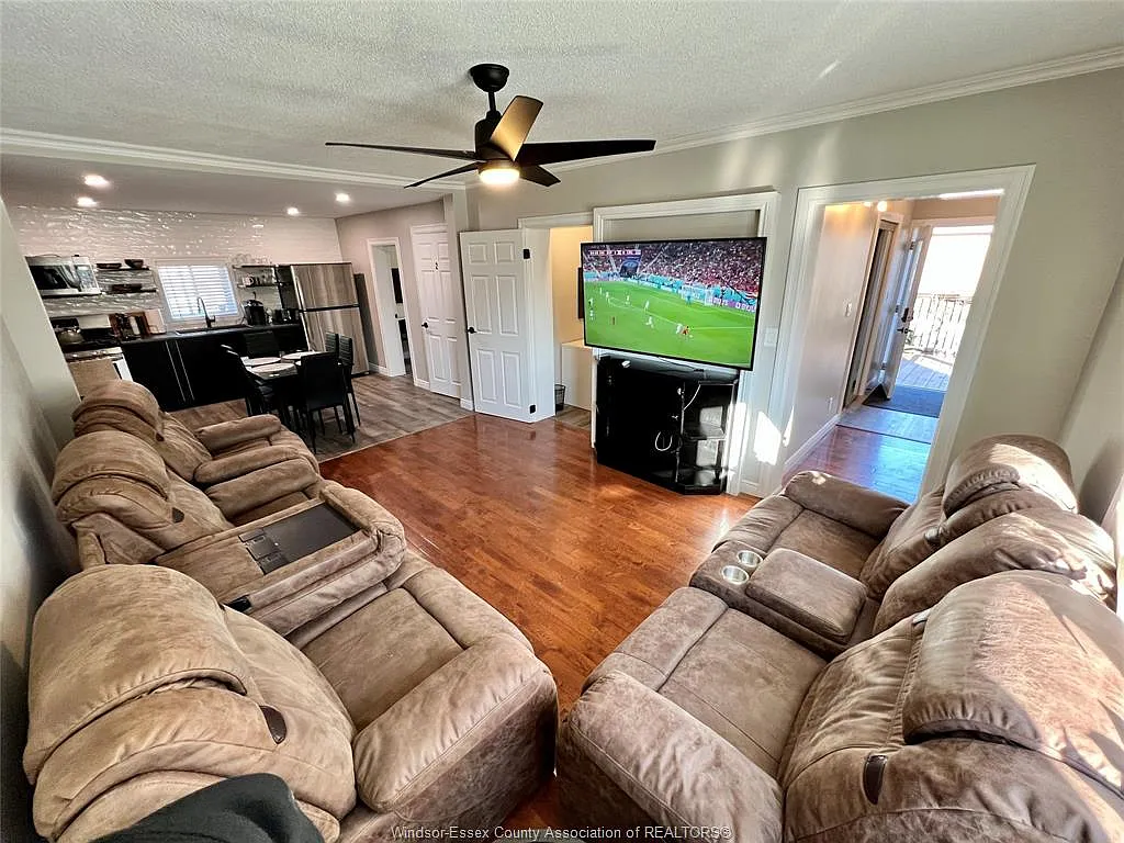 3 bed, $759 — Photo 1