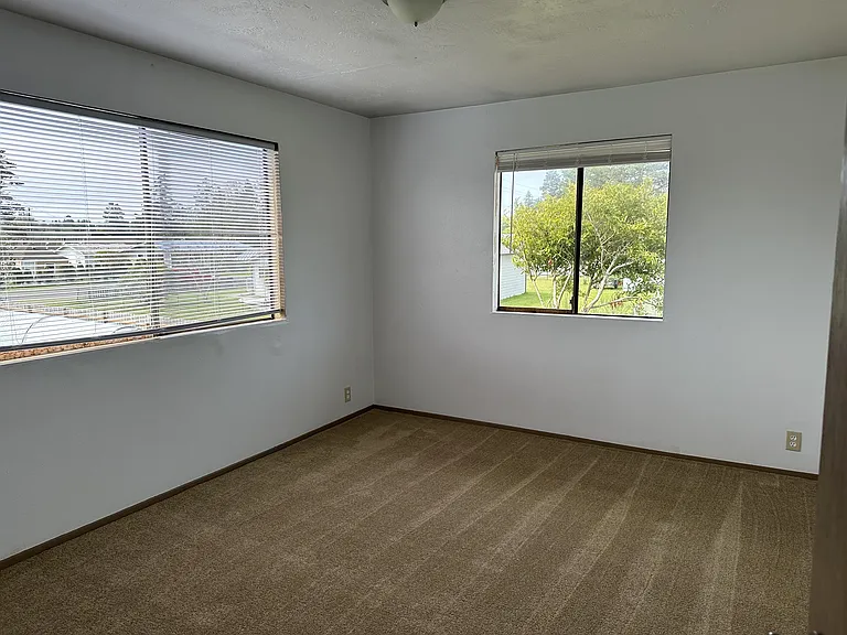 618 N Ocosta St — Photo 8