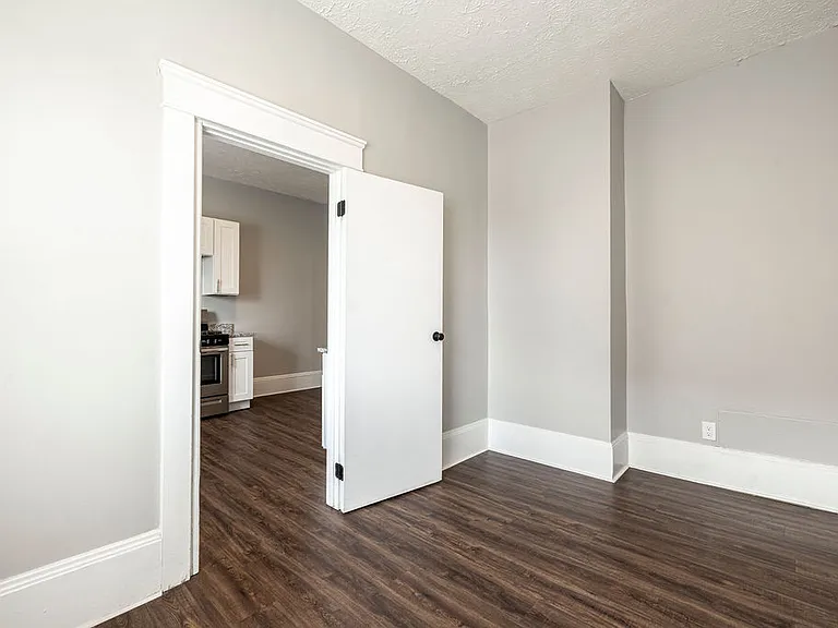 Chelsea Manor — Photo 9