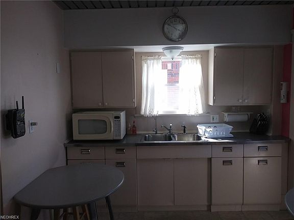 4th image of 10818 Almira Ave