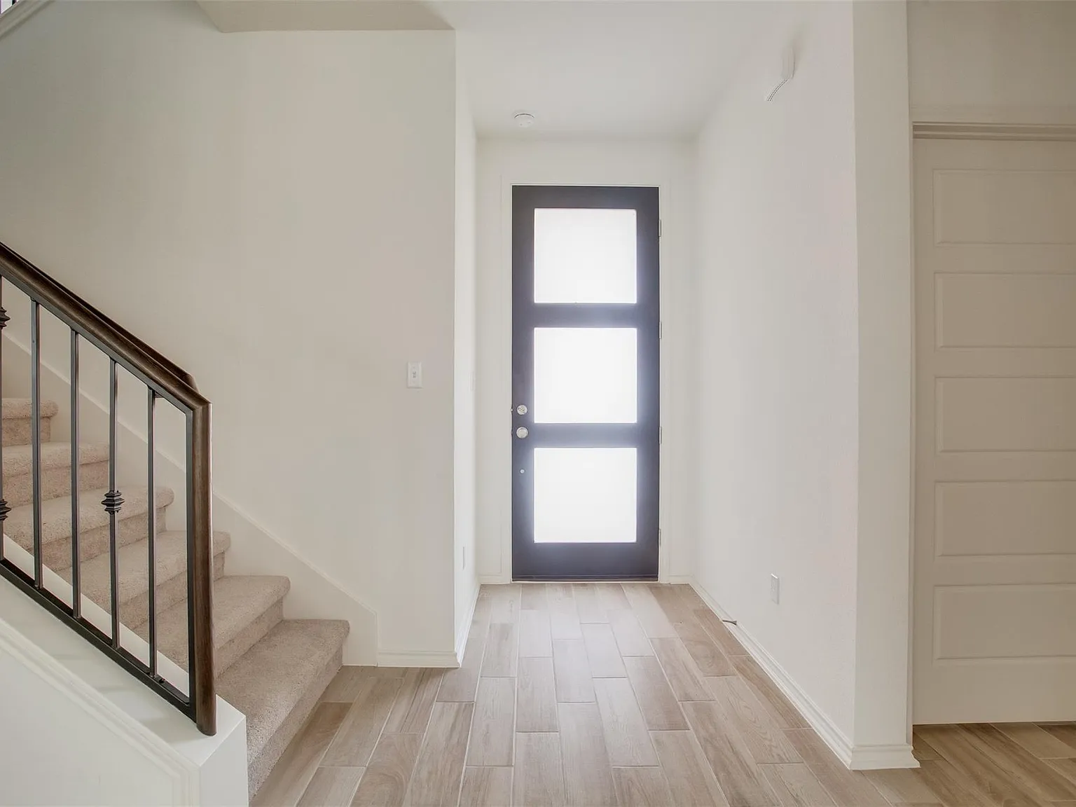 9201 White Coral Dr — Photo 2
