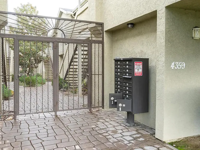 4359 Louisiana St — Photo 6