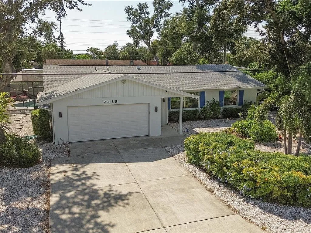 3 bed, 2.0 bath, 1921 sqft, $7,500 — Photo 1