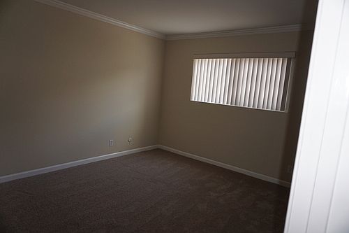 4th image of 402 Oak Grove Ave