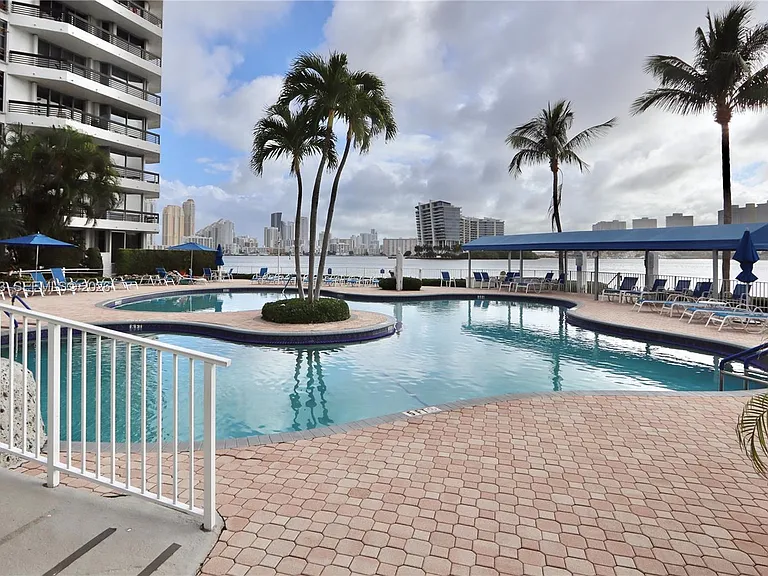 3530 Mystic Pointe Dr #506 — Photo 40