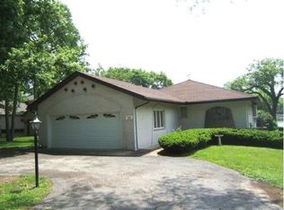 414 Holiday Dr, Somonauk, IL 60552