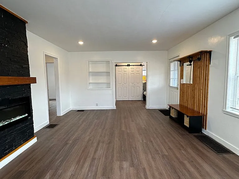 1404 W Bethel Ave — Photo 7