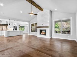 604 Valley Ln, Springdale, AR 72762