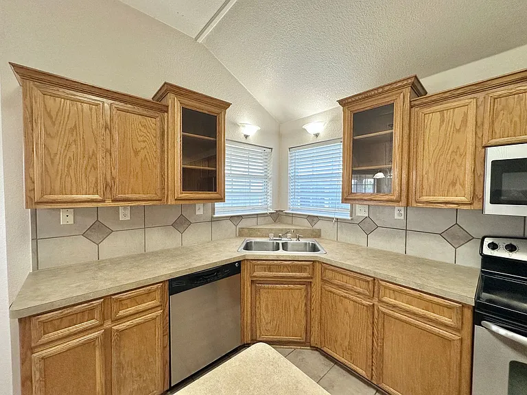 2709 Hydrangea Ave — Photo 12