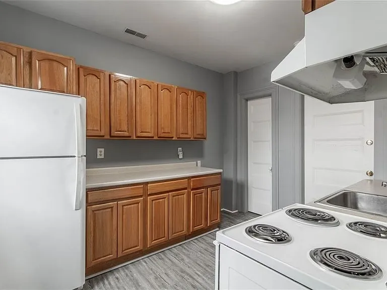 156 Sterling St — Photo 8