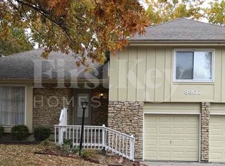 8802 W 95th Ter, Overland Park, KS 66212