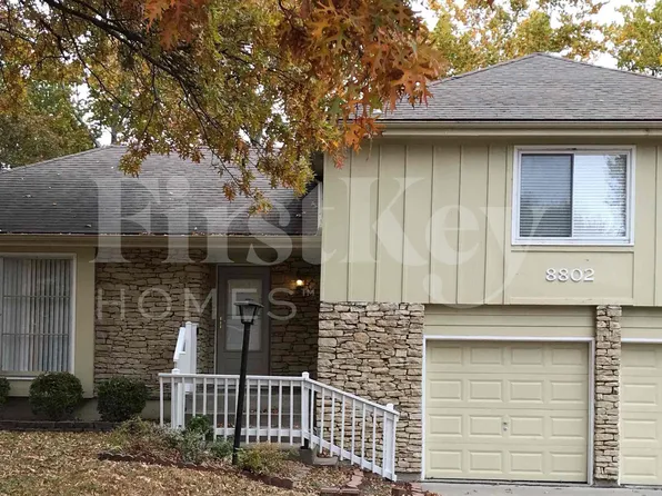 8802 W 95th Ter, Overland Park, KS 66212