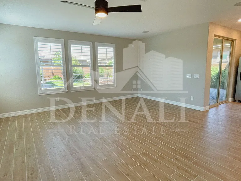 13648 N 144th Dr — Photo 5