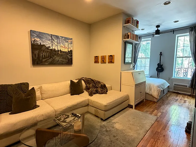 424 W 46th St #2A — Photo 1