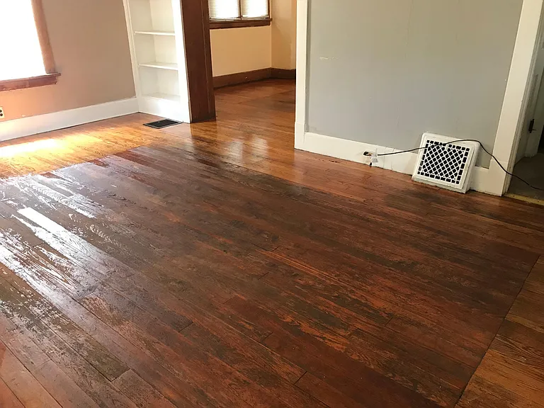 725 N Saint Louis Blvd — Photo 2