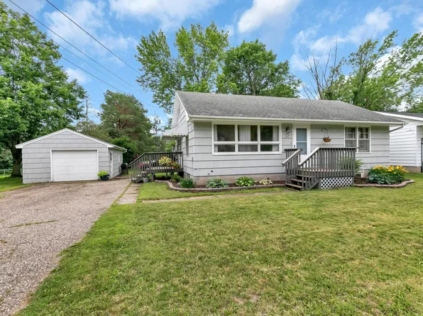 32 Cherry St N, Waite Park, MN 56387