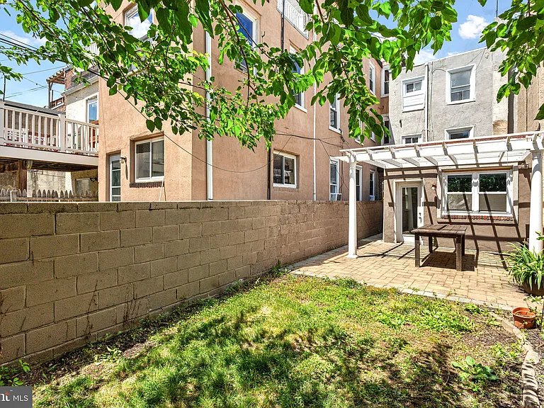 1240 Federal St — Photo 13