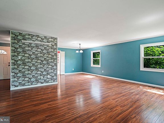 3rd image of 2201 Harwood Ln