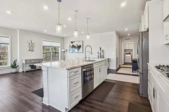 102 Saint Ives Pl — Photo 3