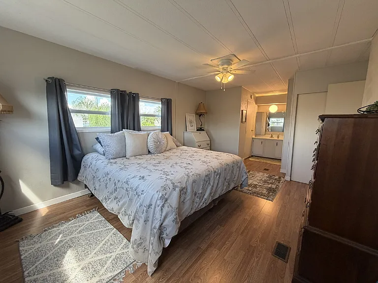 542 Tampico Dr — Photo 19