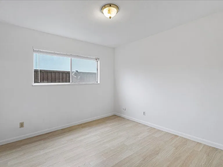 Park Ave 1105 — Photo 13