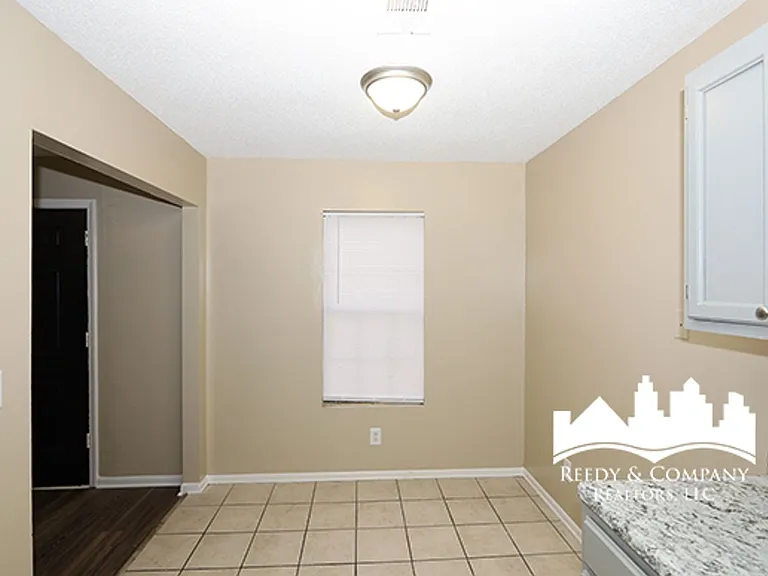 1616 Winston Dr — Photo 7