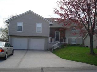 1703 Regency Dr, Kearney, MO 64060