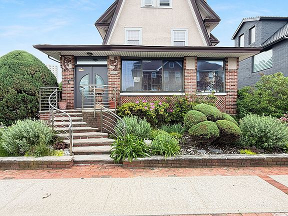 5th image of 3829 Beach 38th St
