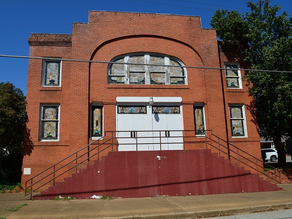 1st image of 209 W Kolstad St