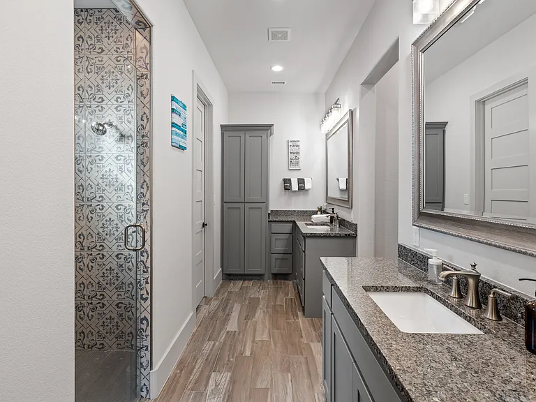 16001 Plum Ln — Photo 33