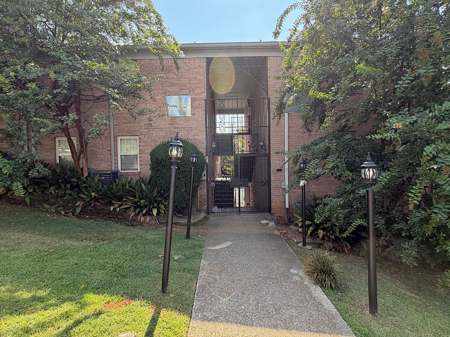 2 bed, 875 sqft, $1,250 — Photo 1