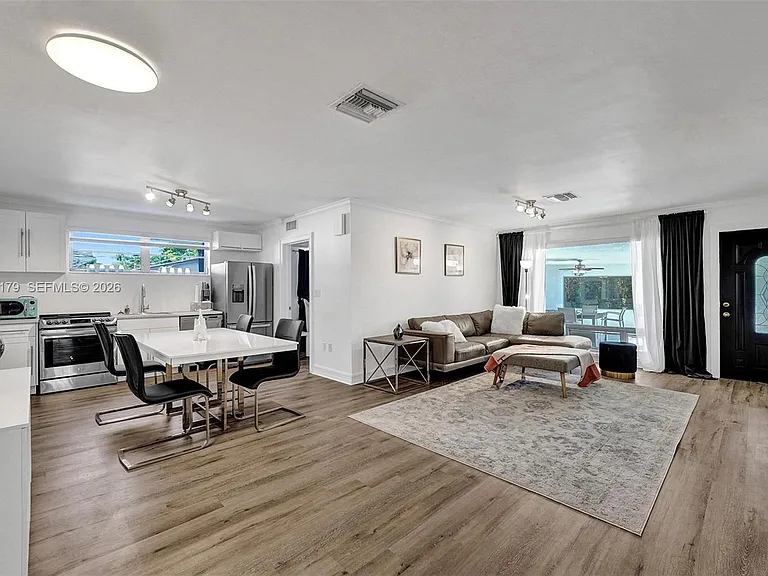 9072 Froude Ave — Photo 11