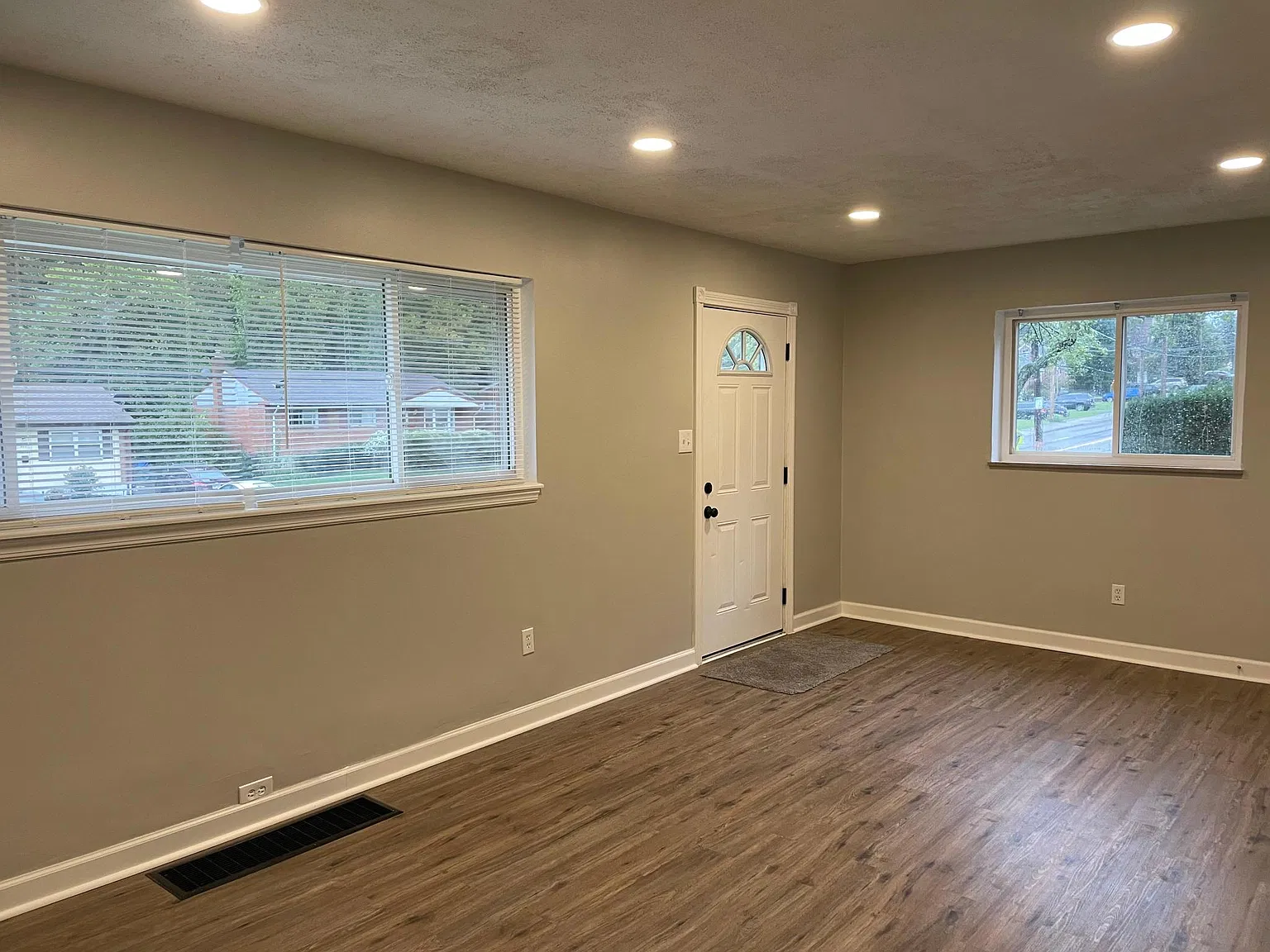 2 bed, 1.5 bath, 1200 sqft, $1,450 — Photo 2