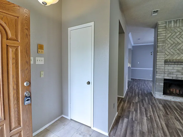 9203 Danforth Way — Photo 5