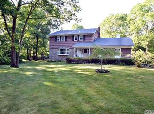 367 W Woodside Ave, Patchogue, NY 11772