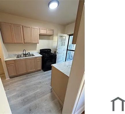 716 E 81st St — Photo 11