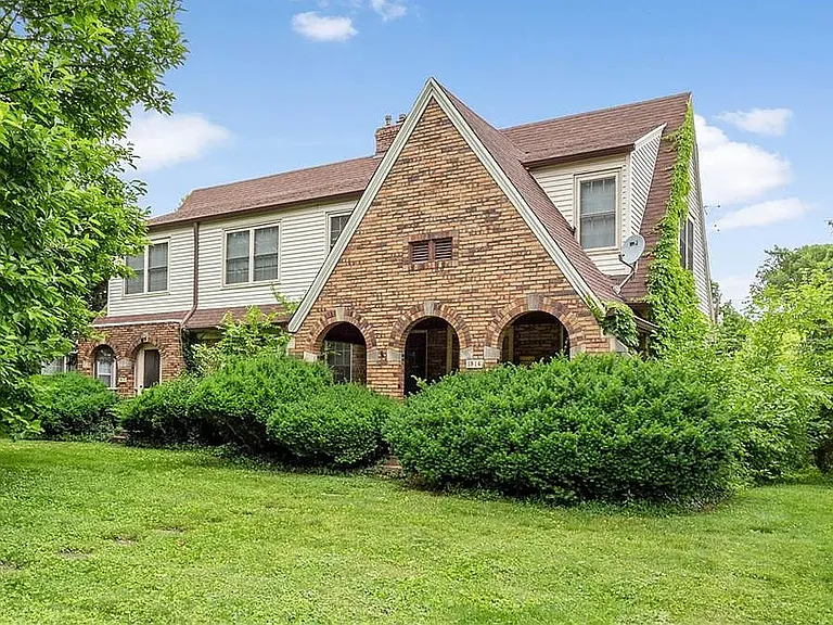 1514 Kessler Boulevard East Dr — Photo 1