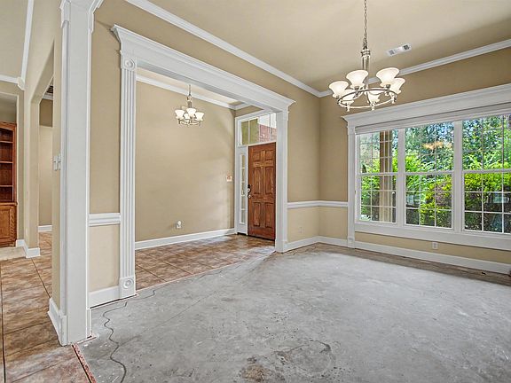 4th image of 142 Wildwood Forest Rd
