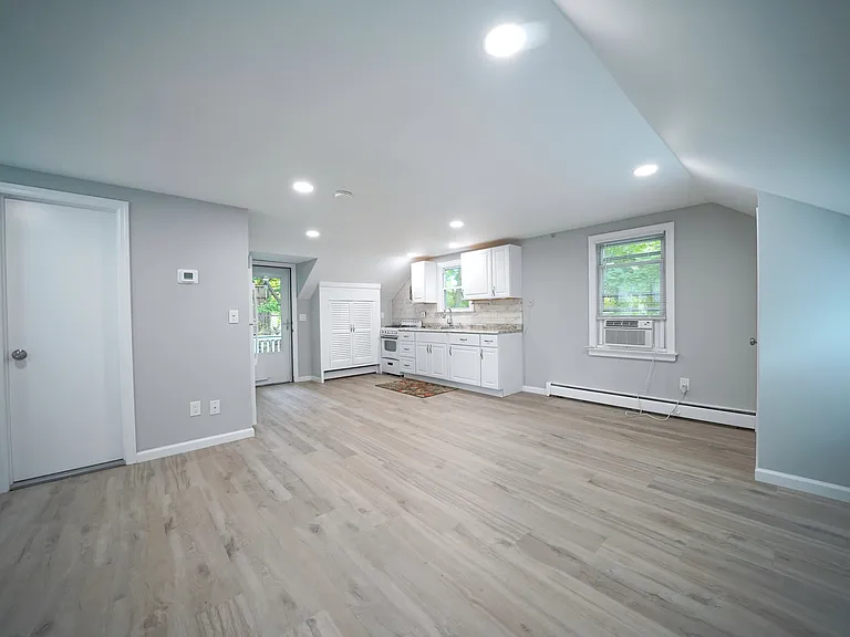 16 Brook St — Photo 48