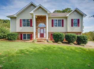 150 Fox Ridge Dr, Mount Carmel, TN 37645