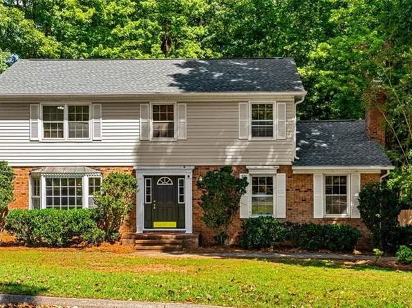 3708 Rhynewood Dr, Greensboro, NC 27410